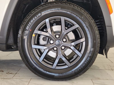 2027 Jeep Grand Cherokee Laredo Altitude
