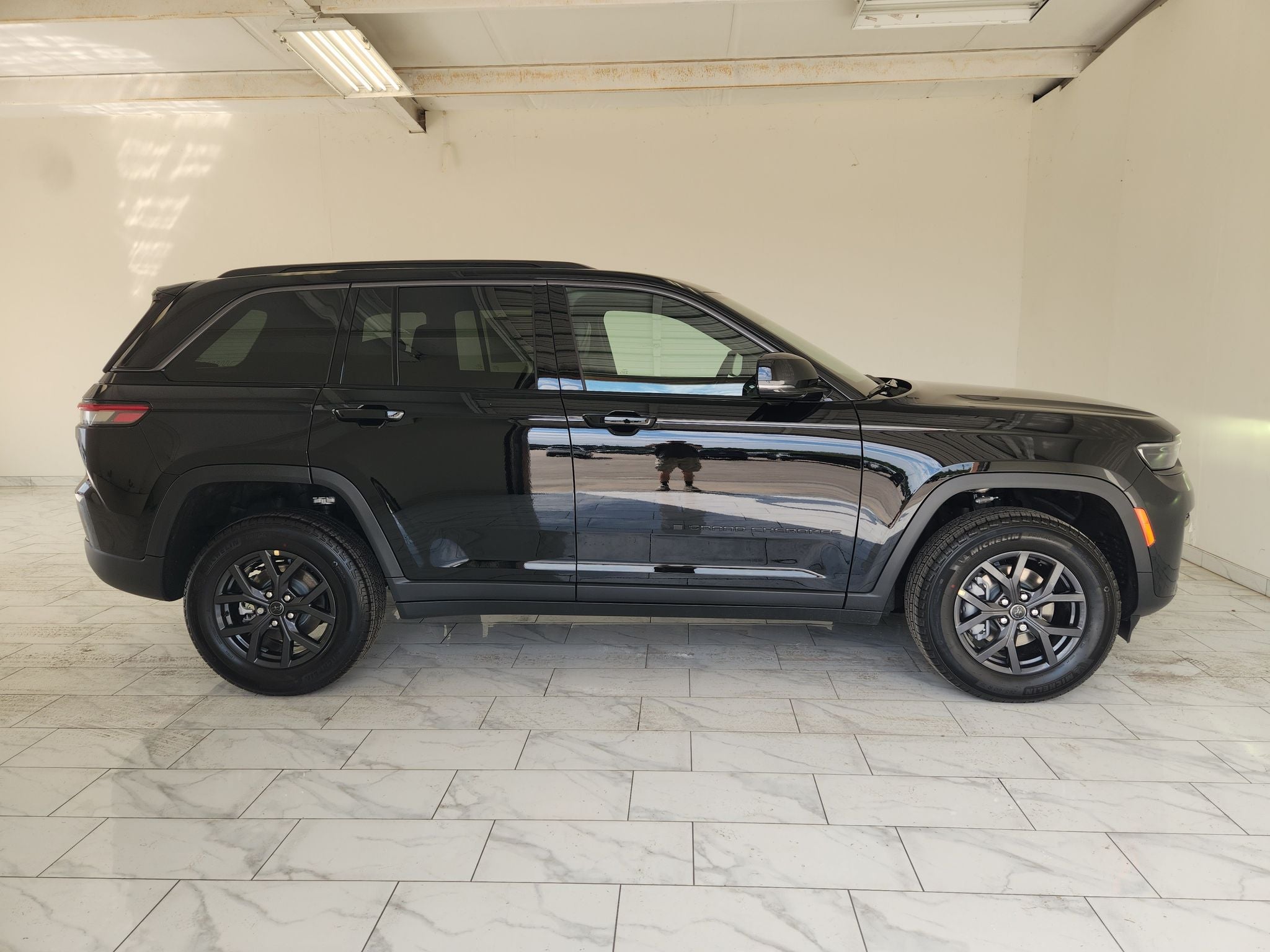 2027 Jeep Grand Cherokee Laredo Altitude