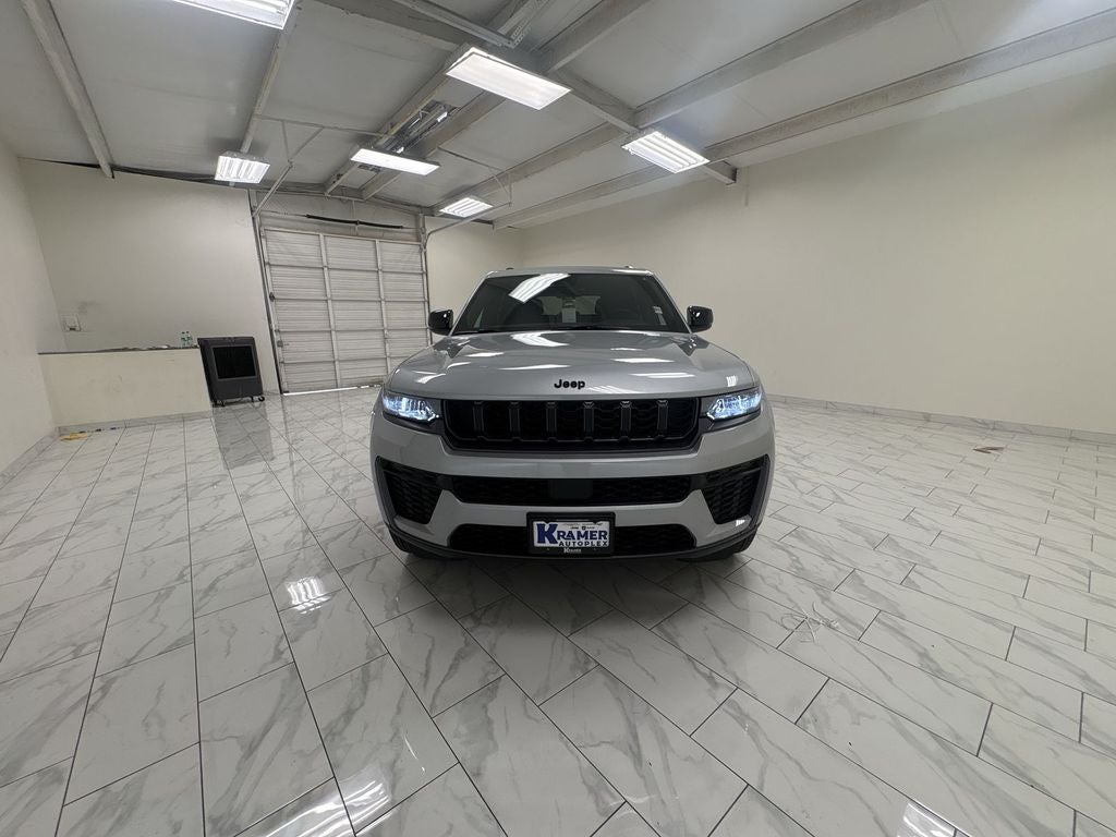 2026 Jeep Grand Cherokee Laredo Altitude