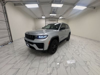2026 Jeep Grand Cherokee Laredo Altitude