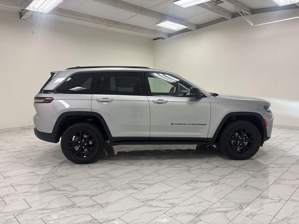 2026 Jeep Grand Cherokee Laredo Altitude