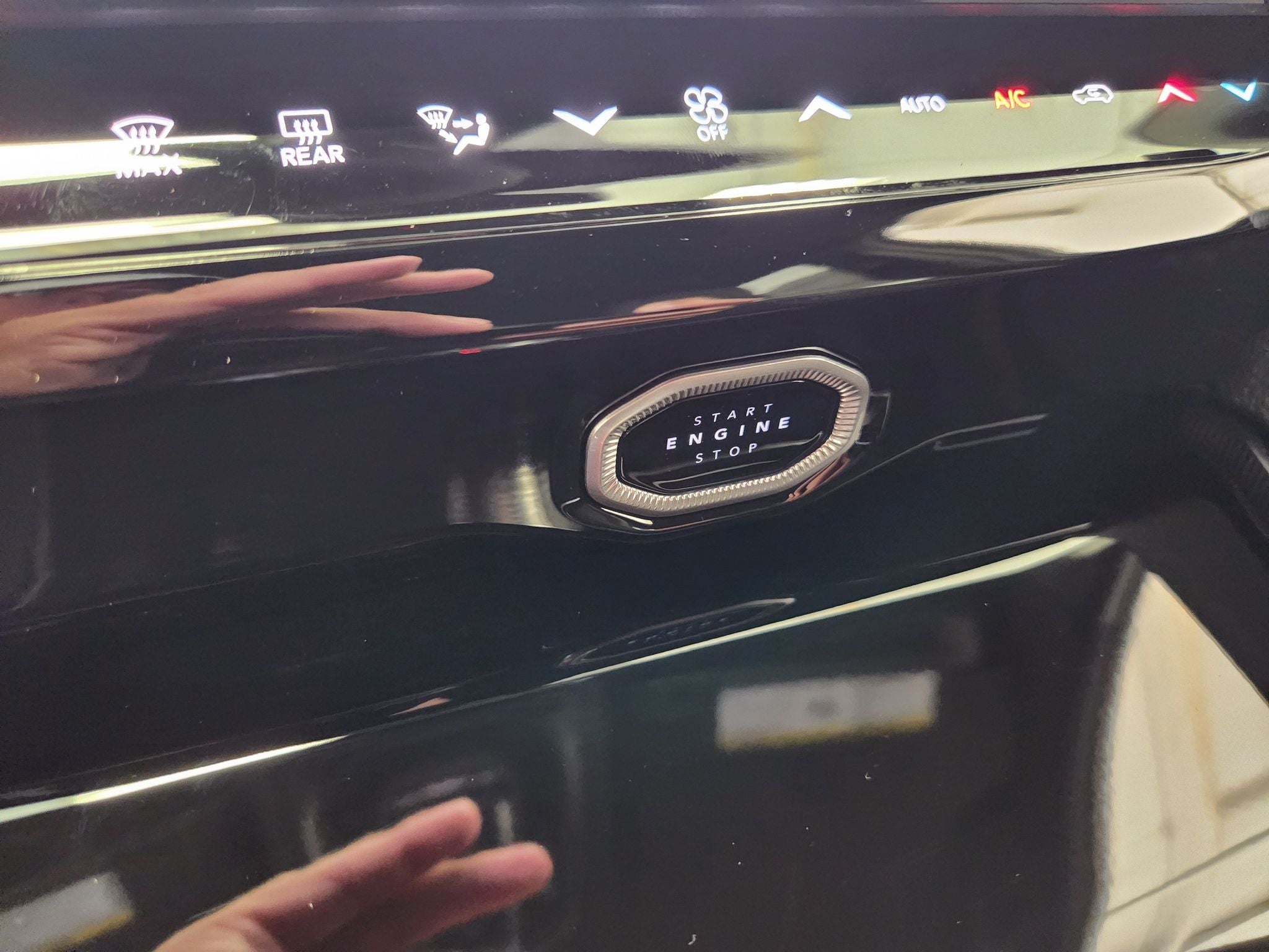 2027 Jeep Grand Cherokee Laredo Altitude