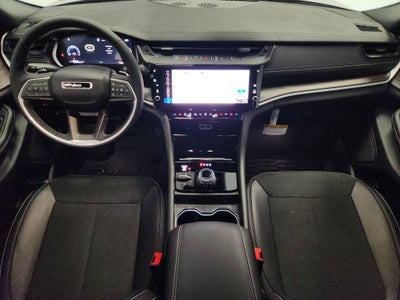 2027 Jeep Grand Cherokee Laredo Altitude