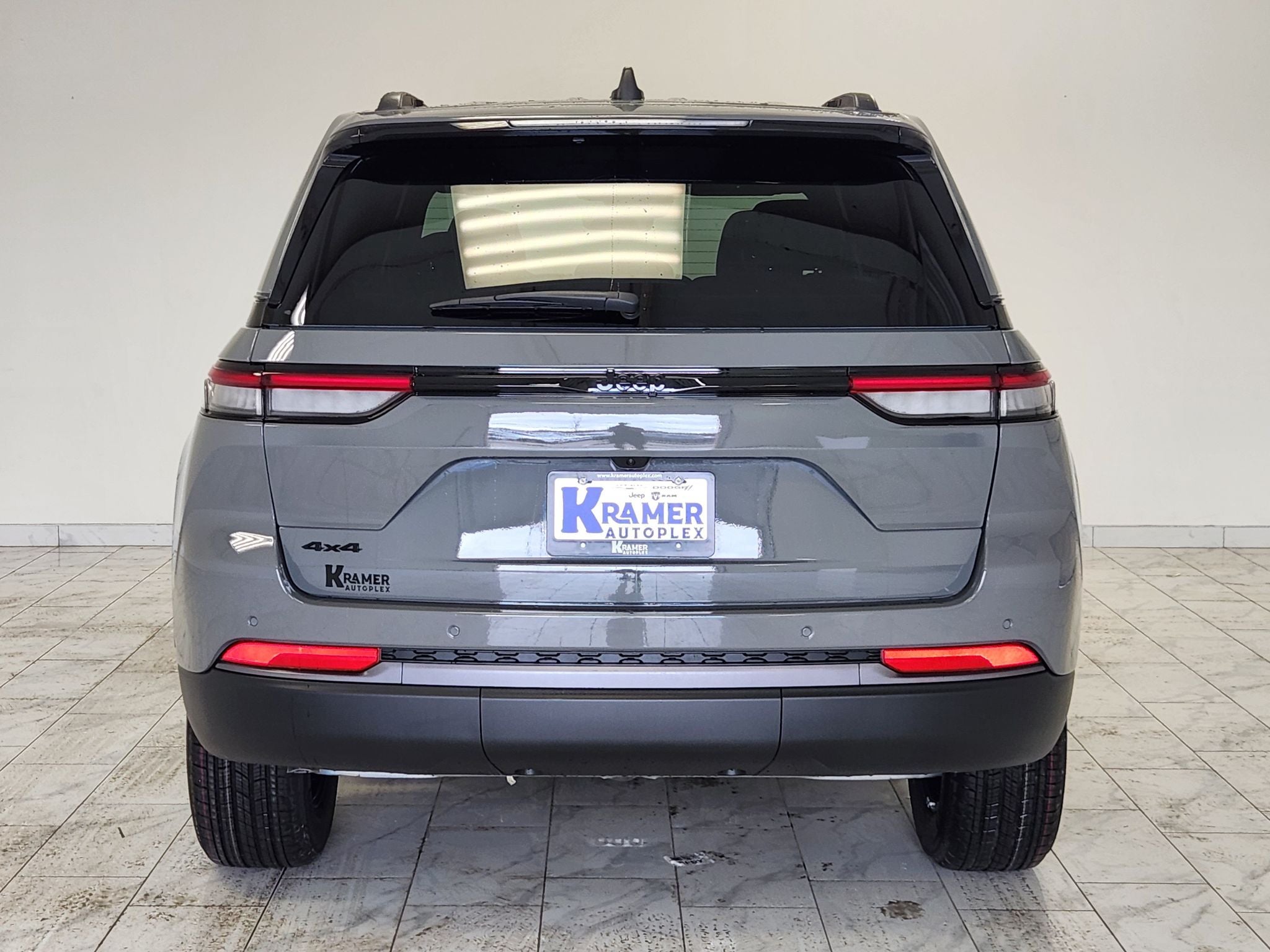 2027 Jeep Grand Cherokee Laredo Altitude