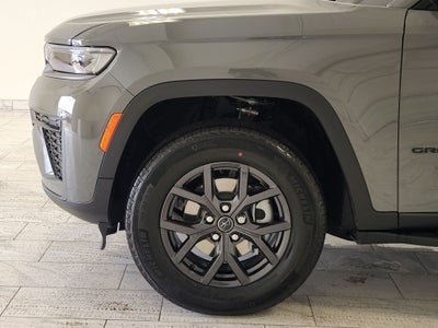 2027 Jeep Grand Cherokee Laredo Altitude