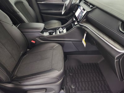 2027 Jeep Grand Cherokee Laredo Altitude