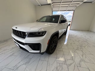 2026 Jeep Grand Cherokee Laredo Altitude
