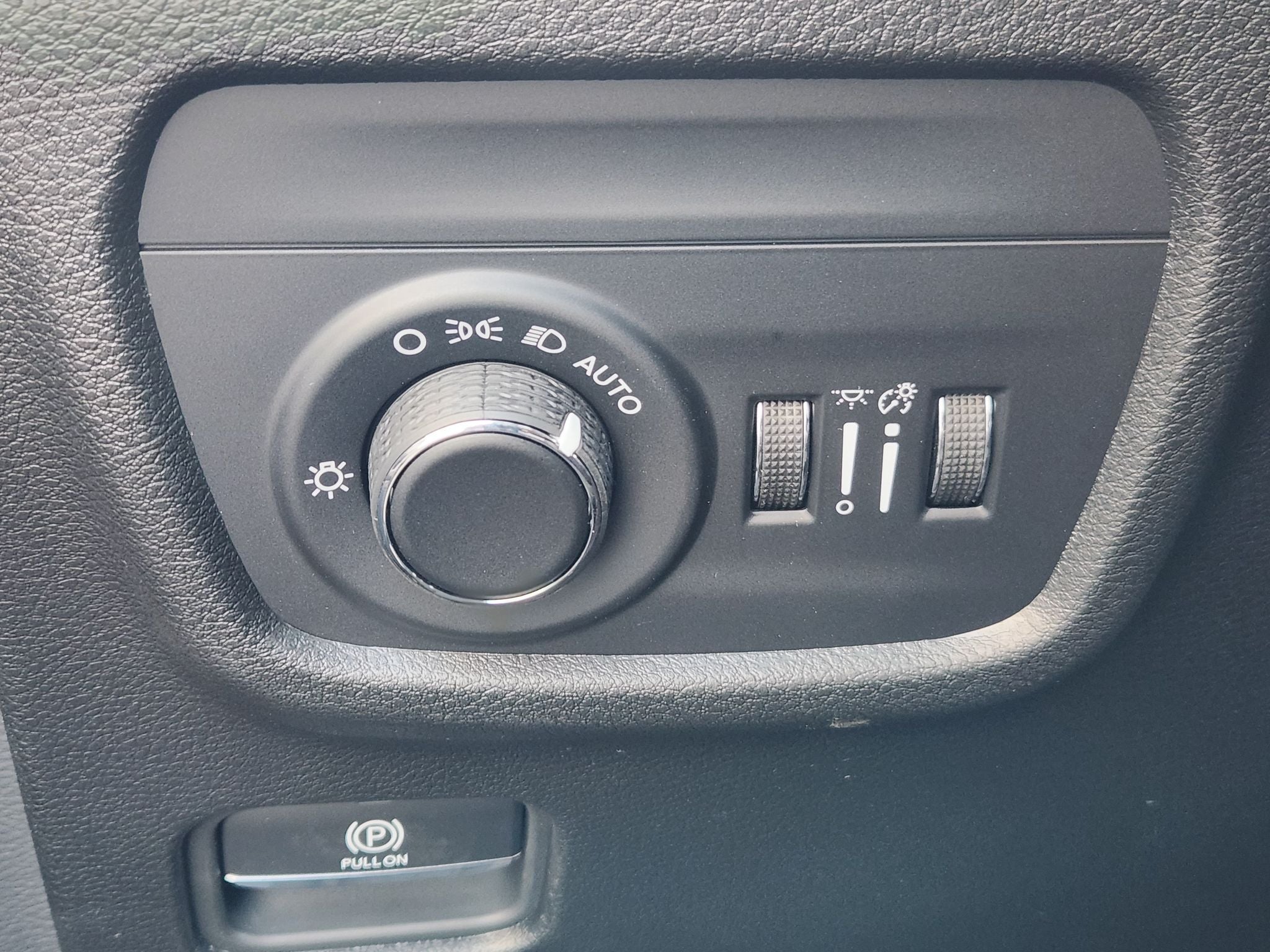 2027 Jeep Grand Cherokee Laredo Altitude