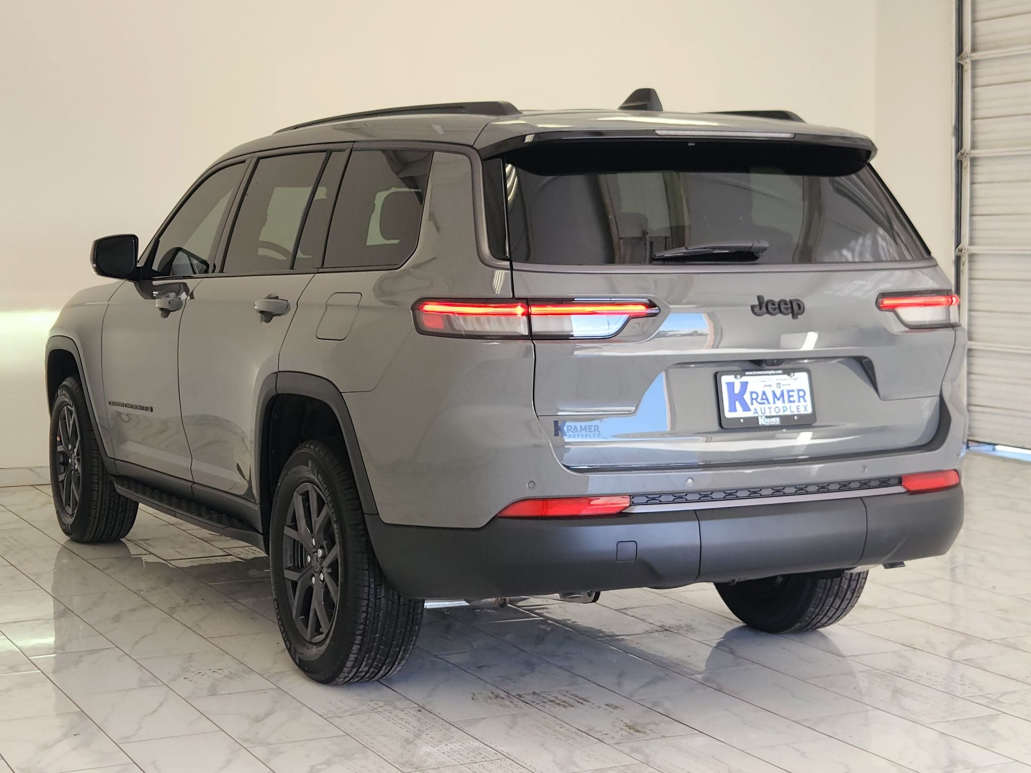 2027 Jeep Grand Cherokee Laredo Altitude