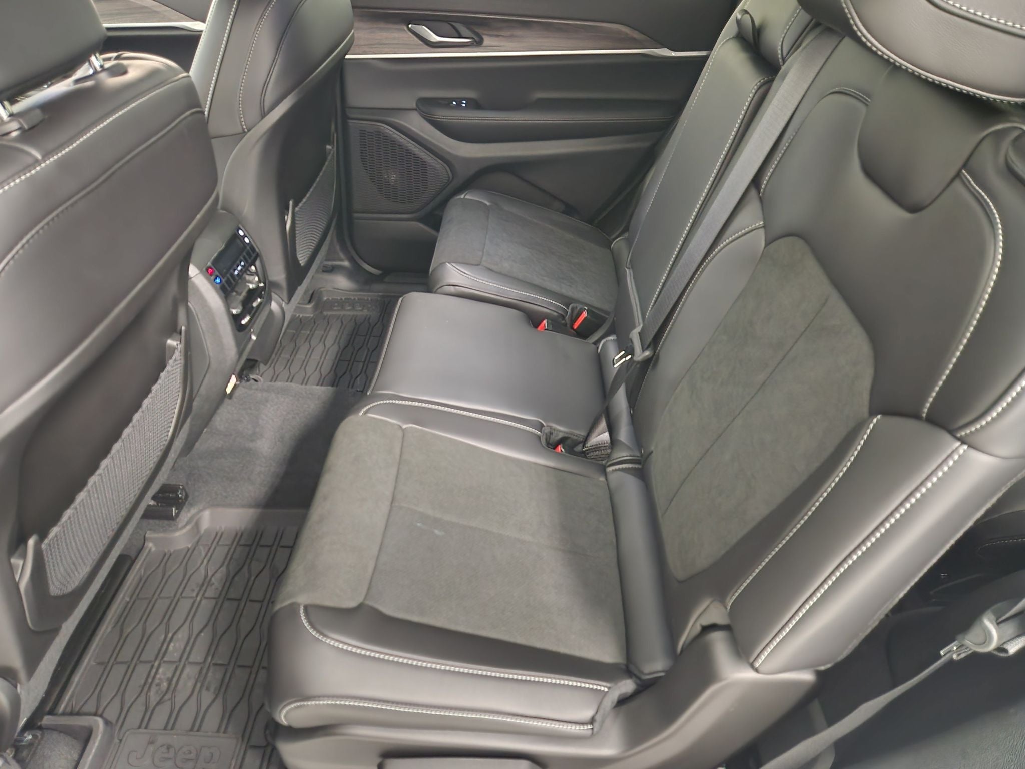 2027 Jeep Grand Cherokee L Laredo Altitude
