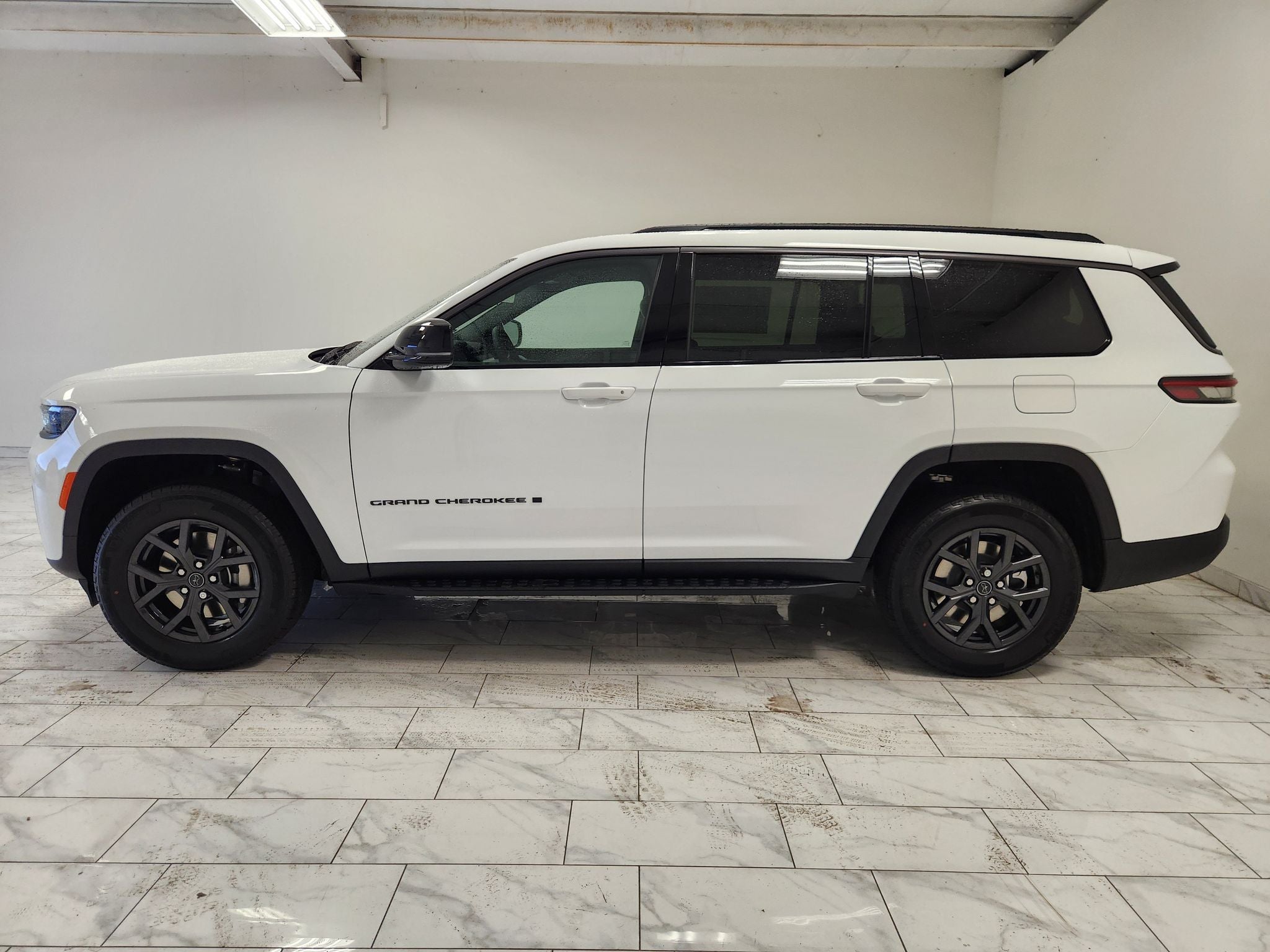 2027 Jeep Grand Cherokee L Laredo Altitude