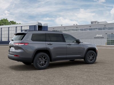 2027 Jeep Grand Cherokee Laredo / Altitude