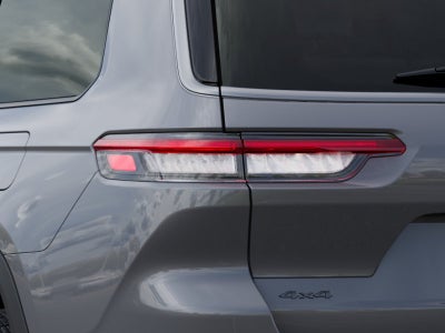 2027 Jeep Grand Cherokee Laredo / Altitude