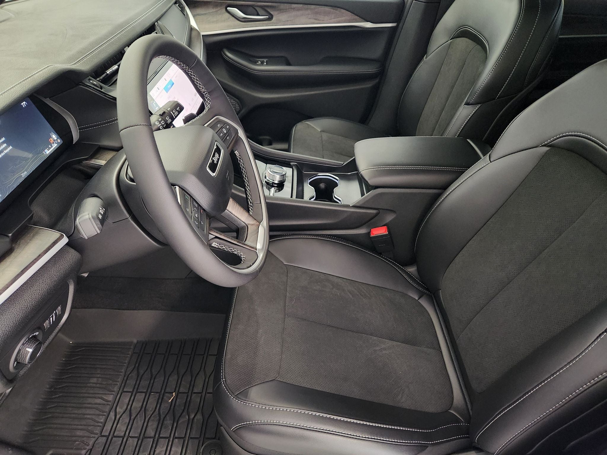 2027 Jeep Grand Cherokee Laredo Altitude