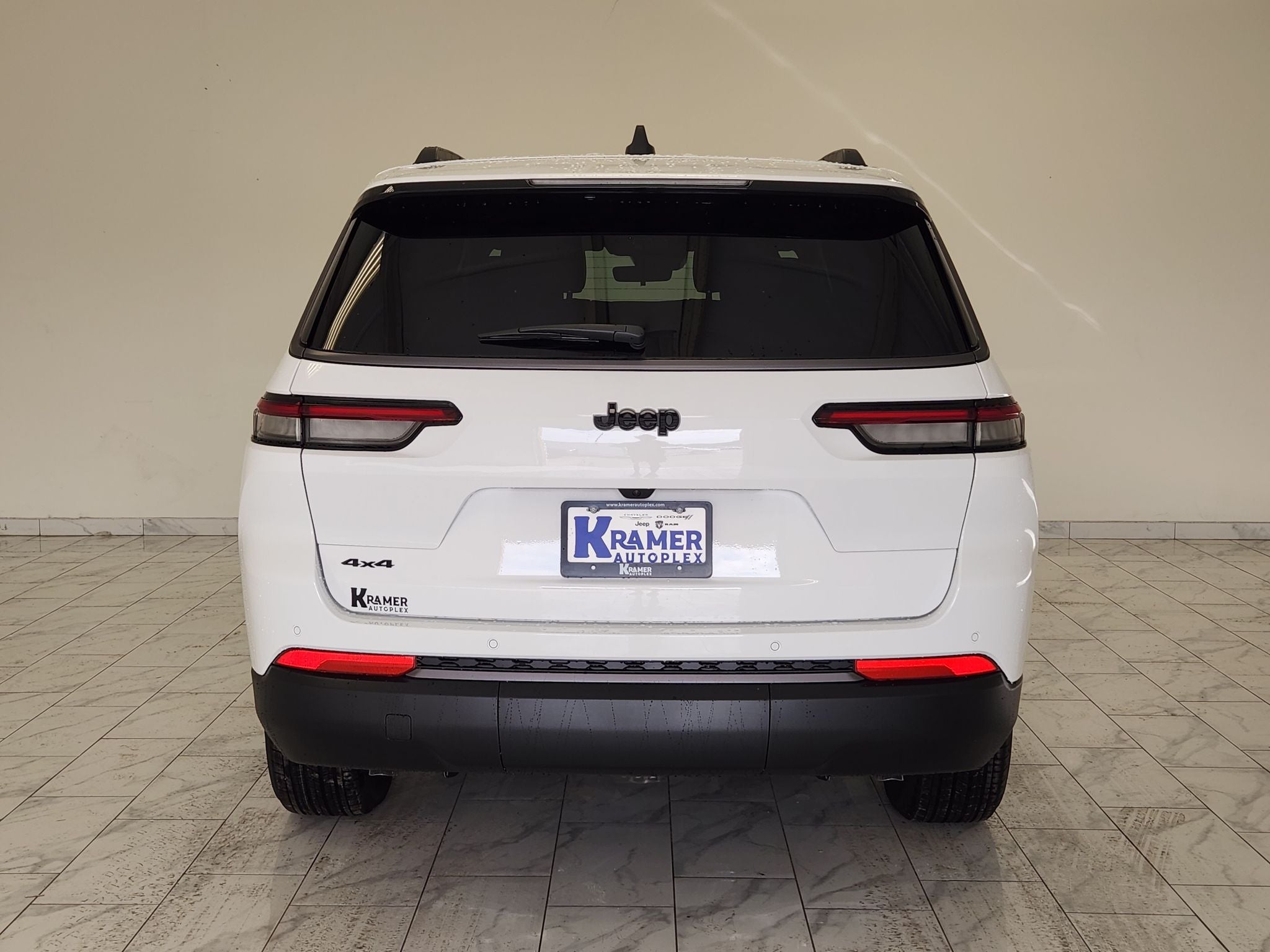 2027 Jeep Grand Cherokee Laredo Altitude