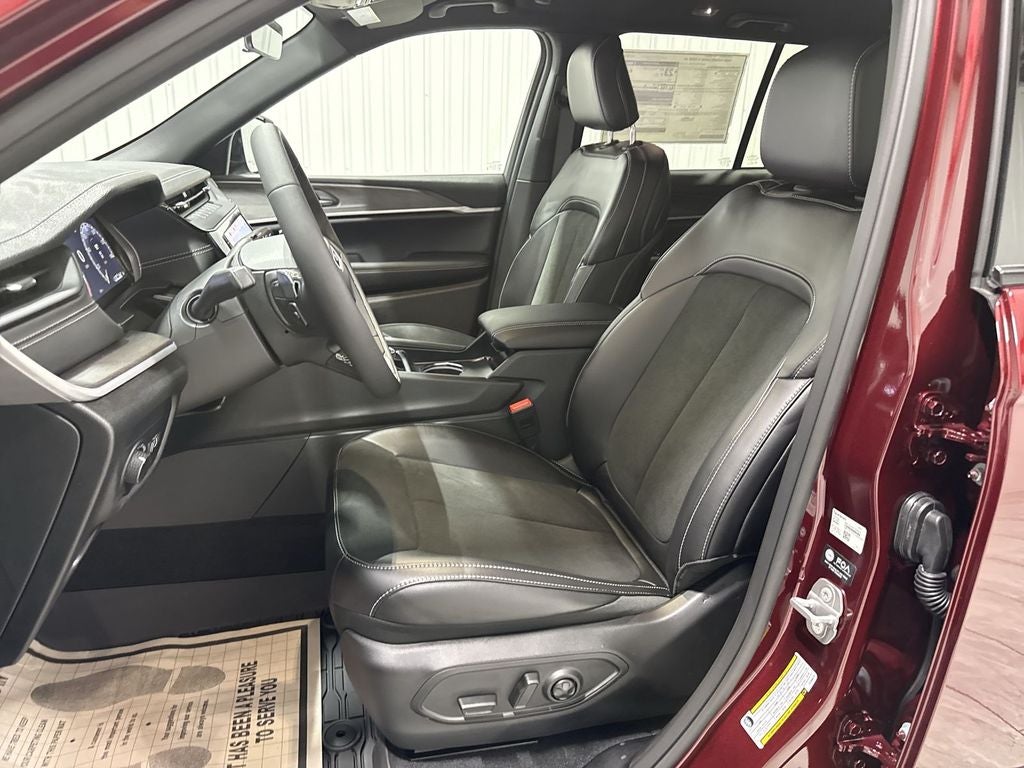 2026 Jeep Grand Cherokee GRAND CHEROKEE LAREDO ALTITUDE 4X2