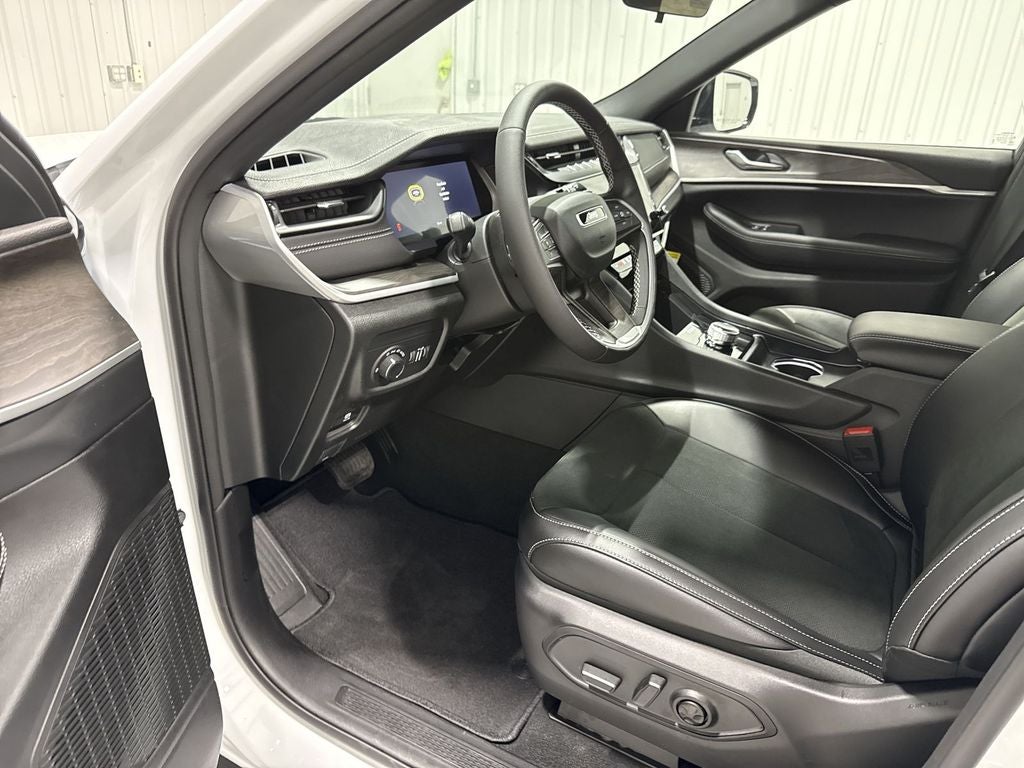 2026 Jeep Grand Cherokee GRAND CHEROKEE LAREDO ALTITUDE 4X2