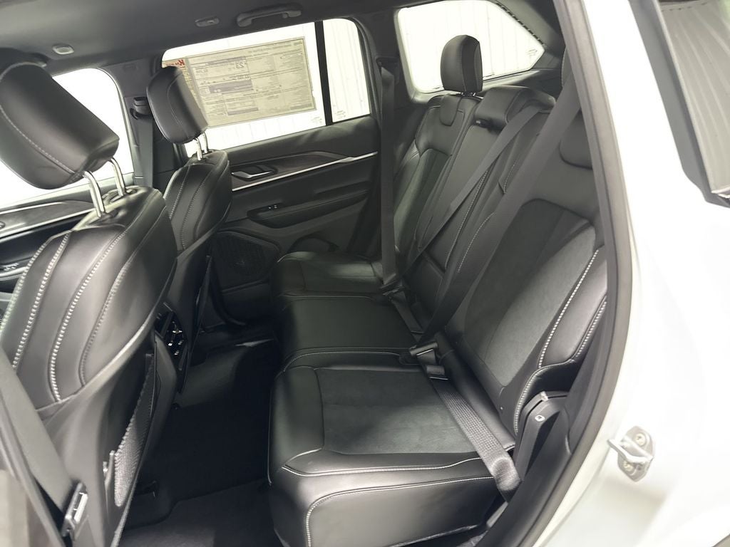 2026 Jeep Grand Cherokee GRAND CHEROKEE LAREDO ALTITUDE 4X2