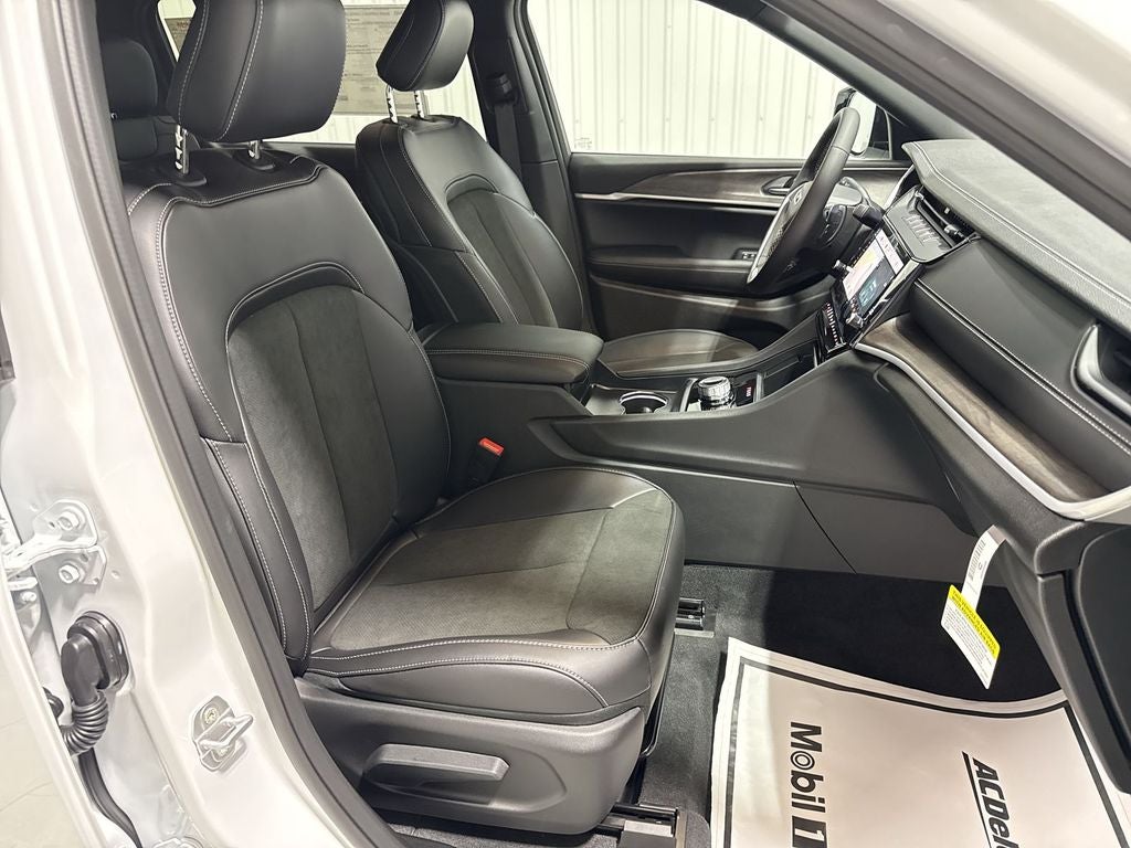 2026 Jeep Grand Cherokee GRAND CHEROKEE L LAREDO ALTITUDE 4X2