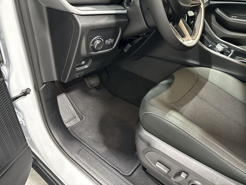 2026 Jeep Grand Cherokee GRAND CHEROKEE L LAREDO X 4X4