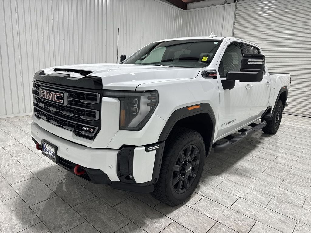 2025 GMC Sierra 2500HD 4WD Crew Cab Standard Bed AT4
