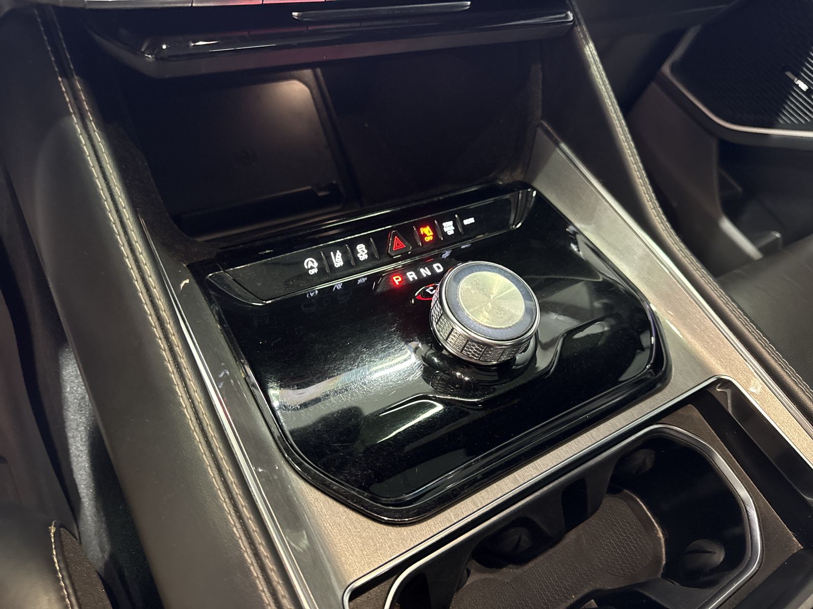 2022 Jeep Wagoneer Series III Carbide 4x2